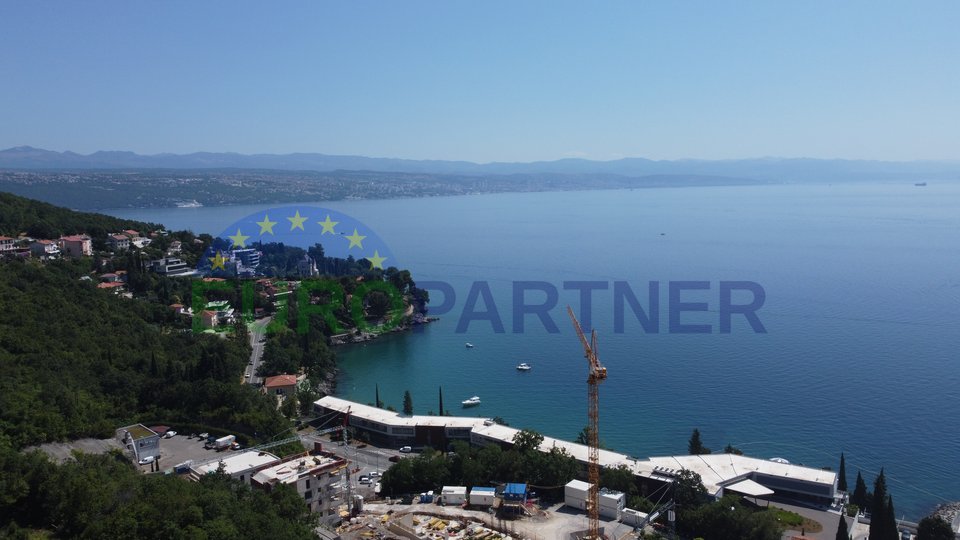 Three-room apartment with sea view and 50m from the beach, Opatija area