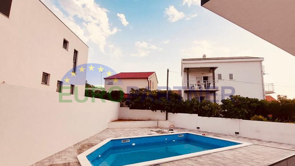 Two-story apartment in Pag with swimming pool, 85.50 m2, for sale