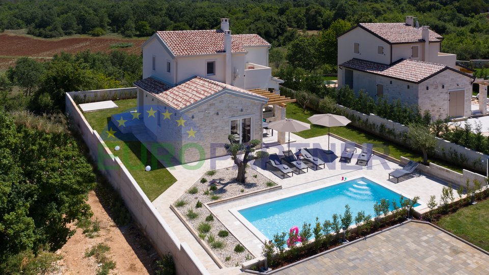 New, modernly equipped villa with swimming pool