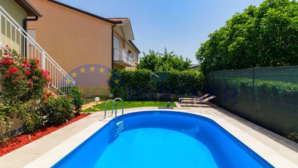 House with two apartments and swimming pool, Umag area