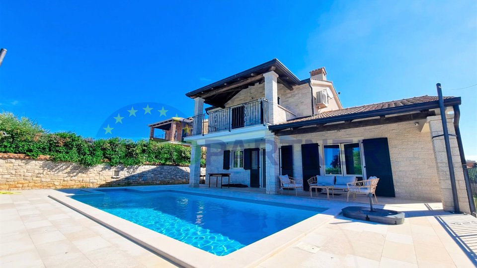 A beautiful villa with a pool near Poreč