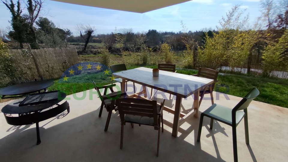 For sale, a villa with a swimming pool just 1 km from the sea, near Poreč