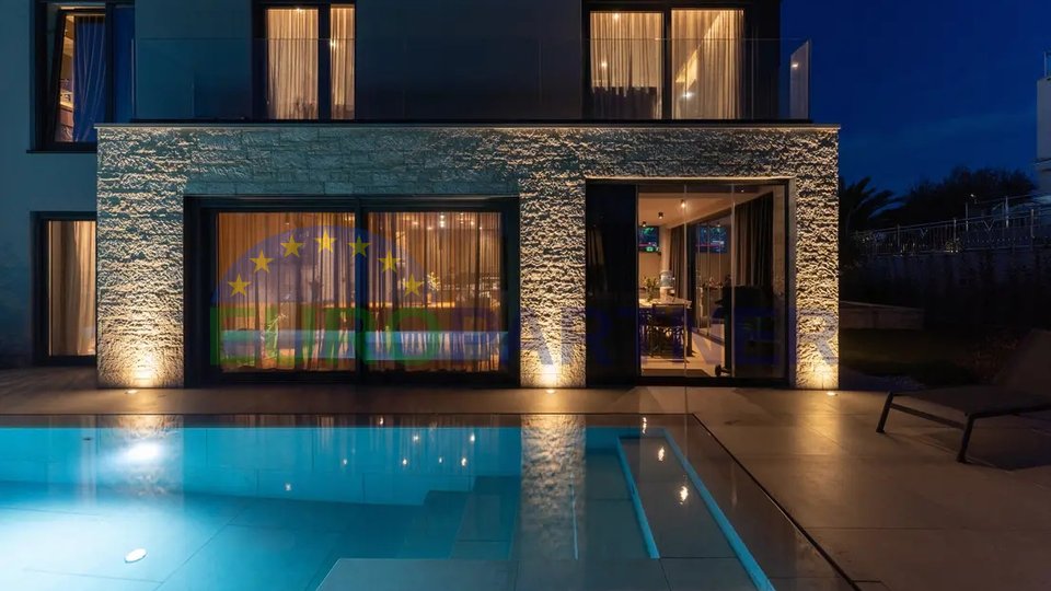 Luxury designer villa 500m from the sea, Poreč