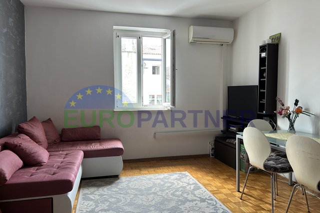 FLAT IN THE CENTER OF POREČ, opportunity, 20m from the sea