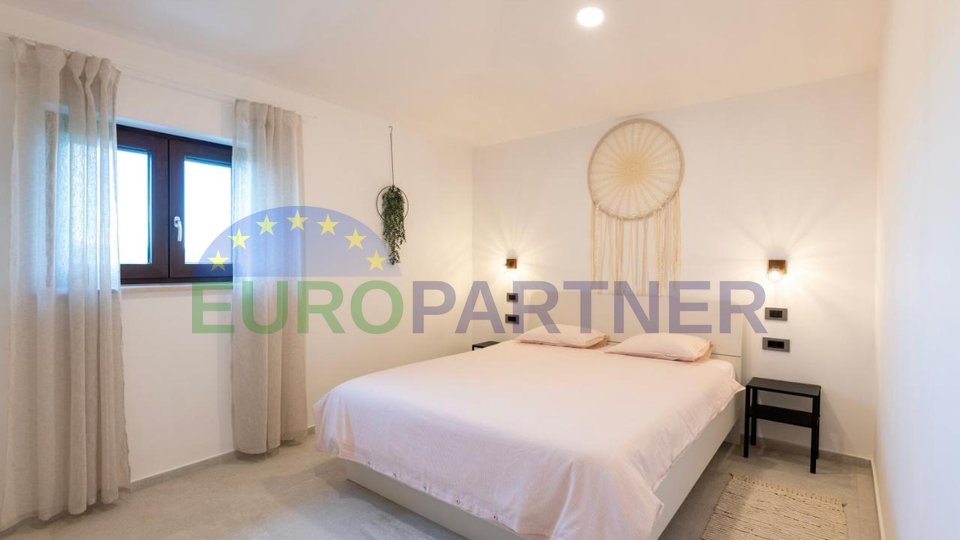 Modern furnished apartment with sea view, Poreč, surroundings