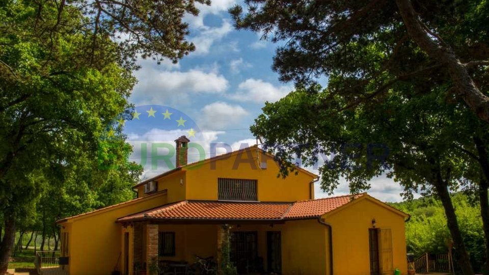 Das traumhafte Haus, umgeben von ein 8.000 m2 großes Grundstück