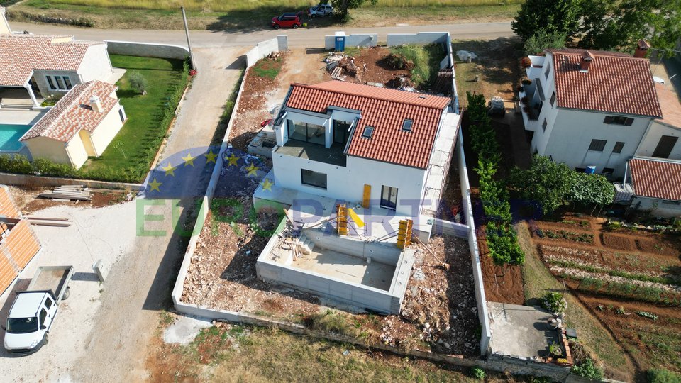 Predivna kuća sa okućnicom u srcu Istre, okolica Tinjana