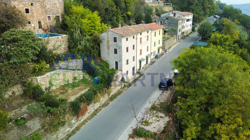 Old Istrian stone house for renovation, Motovun