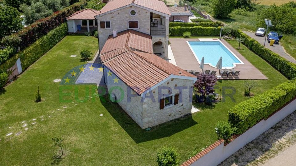 Eccezionale villa in pietra con piscina e ampio giardino, Sveti Lovreč