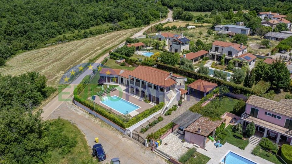 Eccezionale villa in pietra con piscina e ampio giardino, Sveti Lovreč