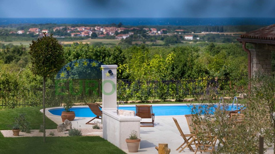 Istra, Umag, kuća s bazenom i pogledom na more