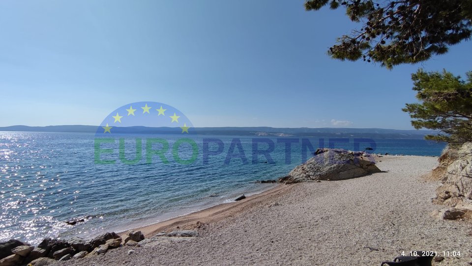 Building plot with a beautiful sea view 640 m2, second row, Podstrana