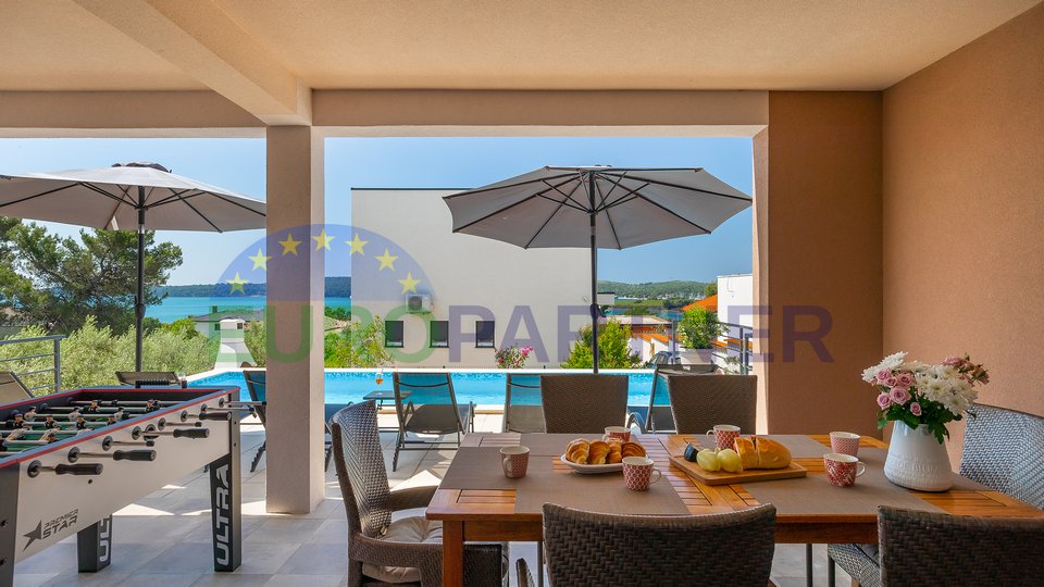 Moderne Villa mit Pool nur 250m vom Meer mit traumhaften Meerblick! Ideales Vermietungsobjekt!