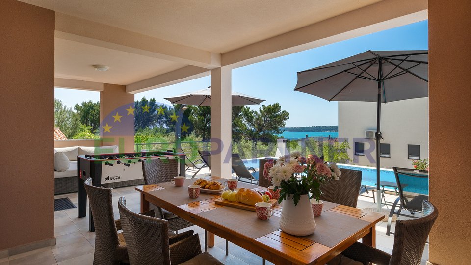 Modern villa with pool just 250m from the sea with fantastic sea views! Ideal rental property!