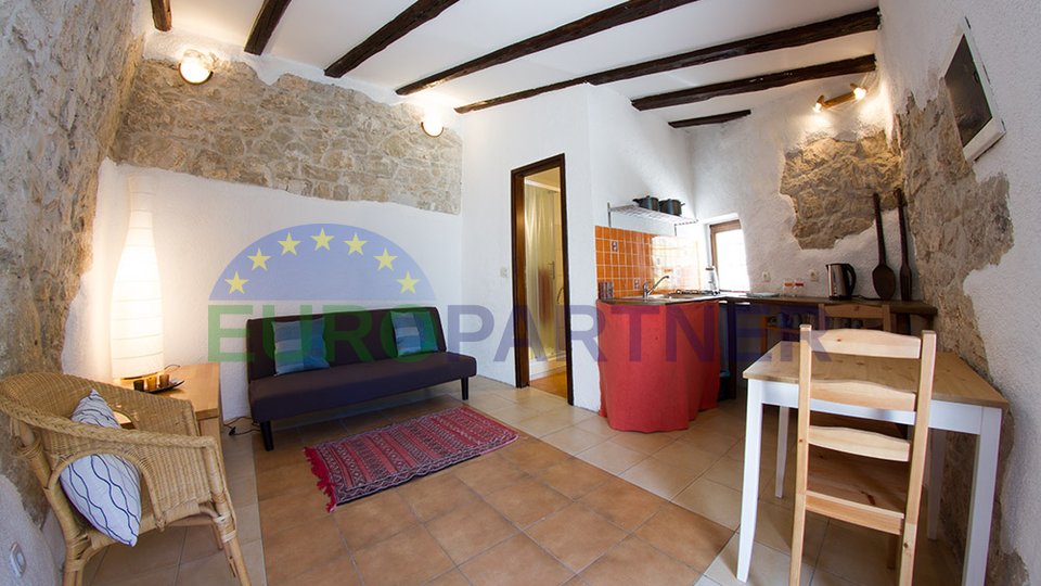 In the vicinity of Poreč, autochthonous Istrian stone house + guest house