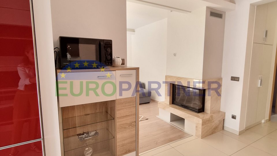 Semi-detached house with two apartments near the center of Poreč