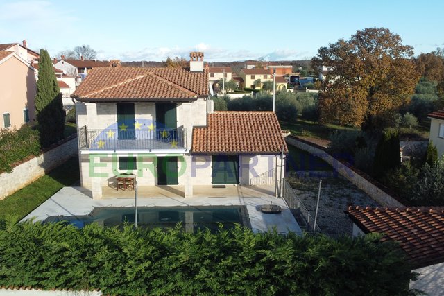A beautiful villa with a pool near Poreč