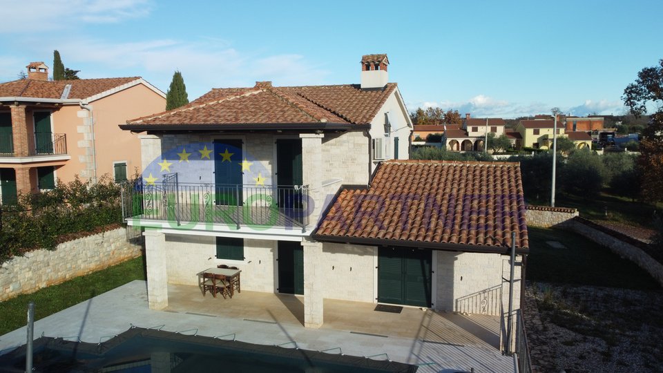 Una bellissima villa con piscina vicino a Parenzo