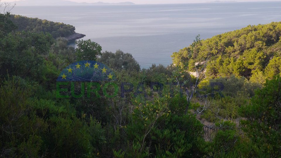 Ackerland mit Bebauungsmöglichkeit und Blick auf das Meer! Korčula