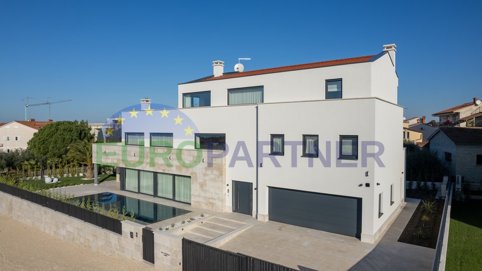 Luxury villa with beautiful sea views and only 750 m to the beach, Poreč