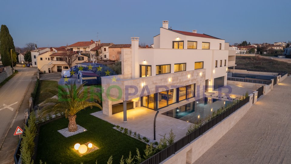 Luxury villa with beautiful sea views and only 750 m to the beach, Poreč