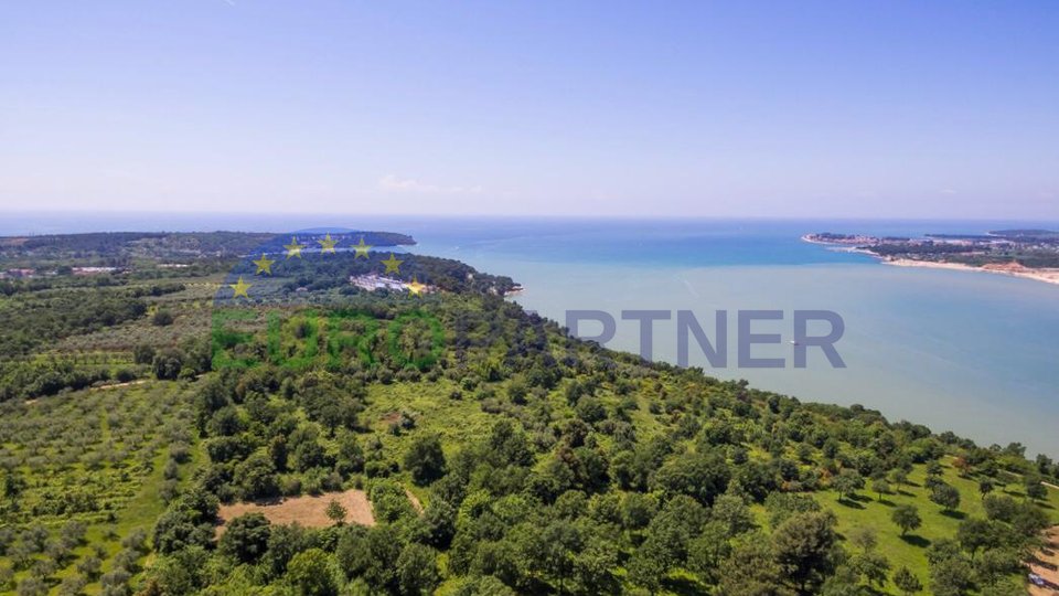 Beautiful building plot with a sea view