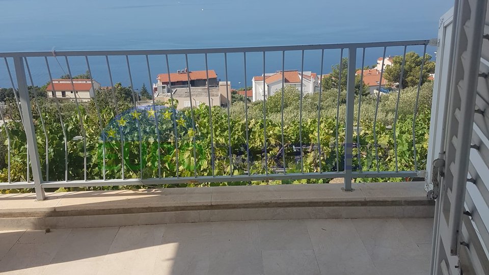Prodaja Omiš, Apartmanska kuća od 500 m2 s pogledom na more