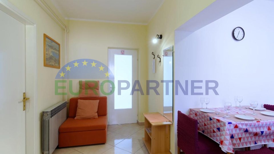 Gelegenheit! Haus in Novigrad mit einer großen Familienwohnung und drei Wohnungen