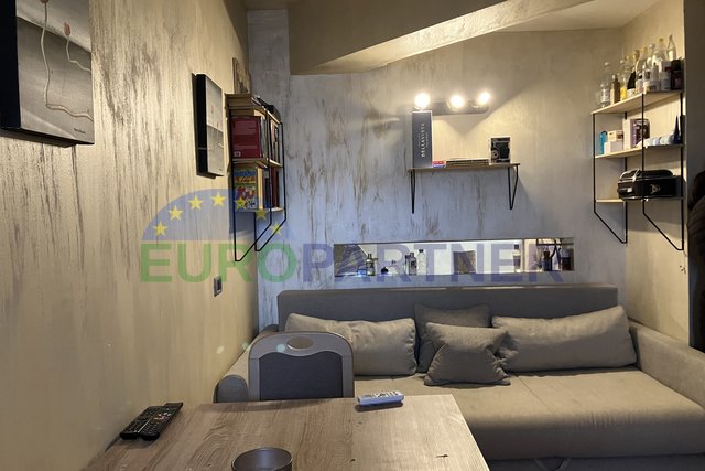 A unique opportunity! An apartment within the walls of Novigrad with a view of the sea