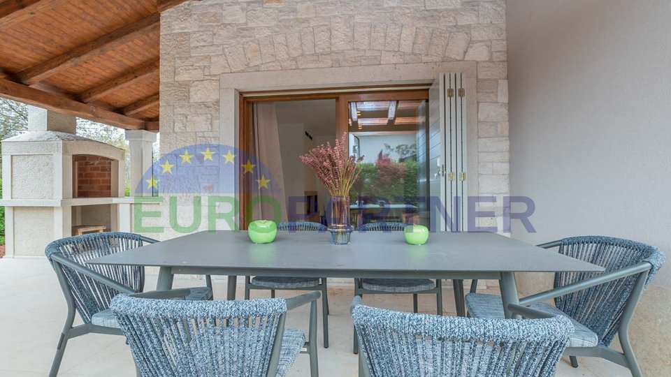 AGENCY EXCLUSIVE - Stone villa with additional apartment, Višnjan