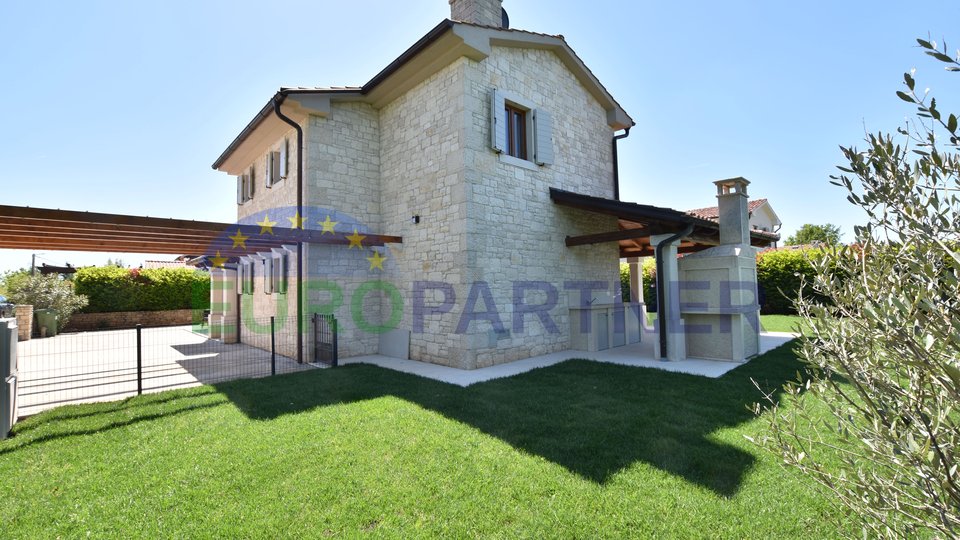 IN ESCLUSIVA DI AGENZIA - Villa in pietra con appartamento aggiuntivo, Visignano