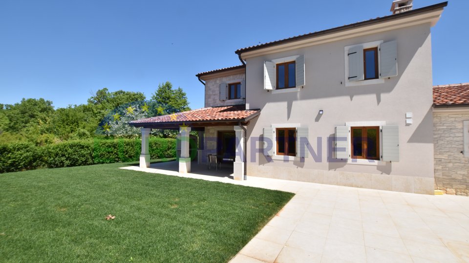 AGENCY EXCLUSIVE - Stone villa with additional apartment, Višnjan