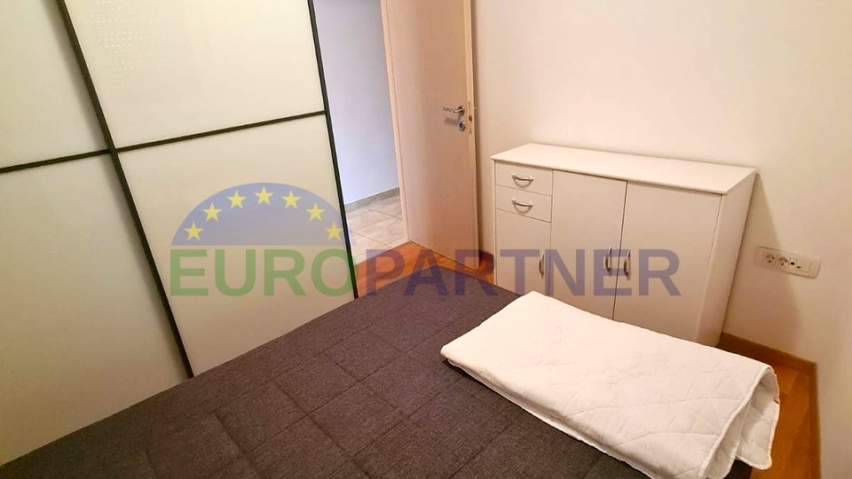 Split, Mejaši, 3-Zimmer mit Bad, 45 m2 und die Möglichkeit einer Garage, zu verkaufen