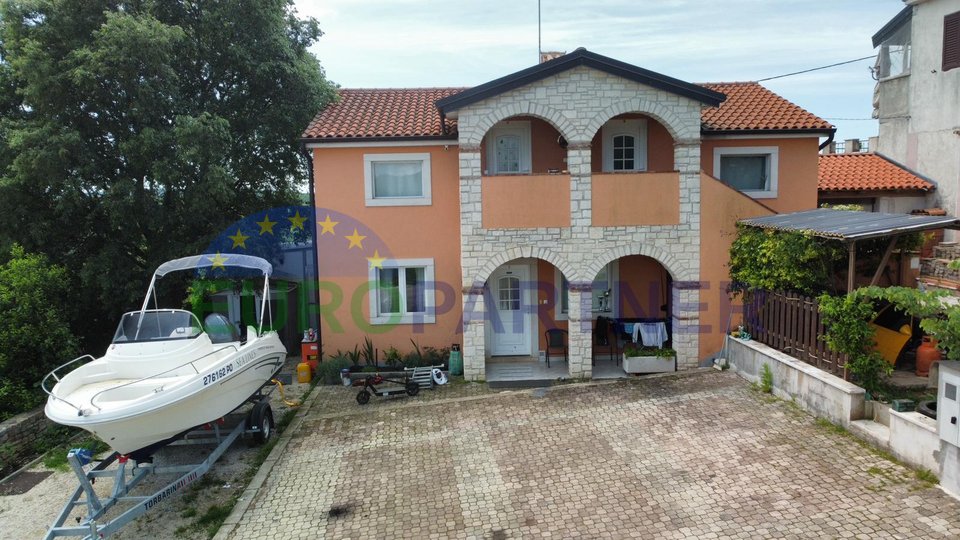 Istria, near Vrsar, detached house with three apartments