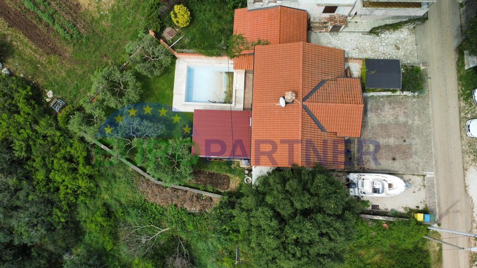 Istria, near Vrsar, detached house with three apartments