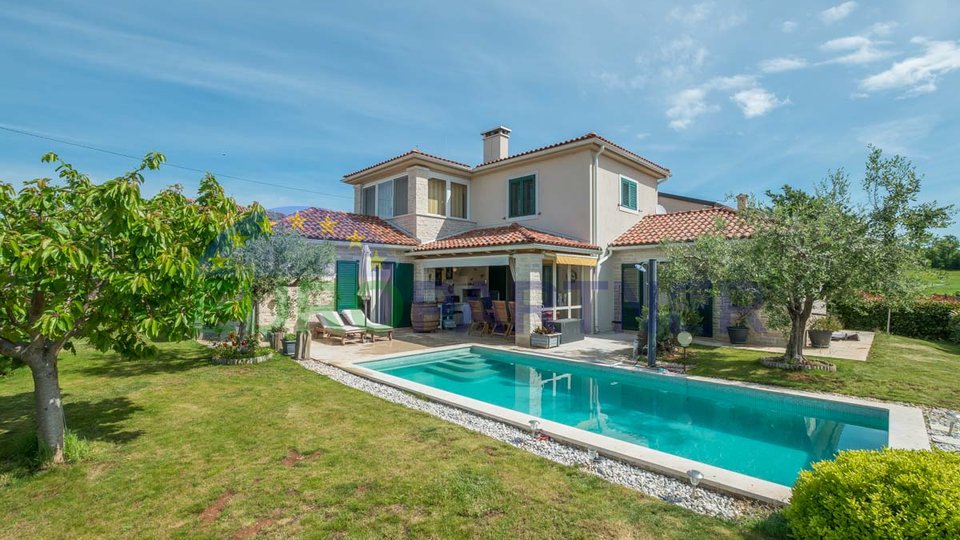 Wunderschöne mediterrane Villa, in der Nähe von Poreč, 8 km vom Zentrum entfernt