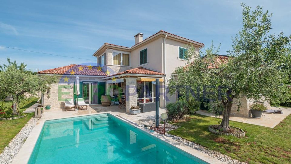 Wunderschöne mediterrane Villa, in der Nähe von Poreč, 8 km vom Zentrum entfernt