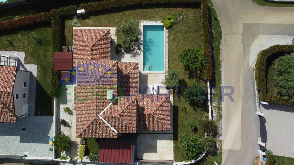 Wunderschöne mediterrane Villa, in der Nähe von Poreč, 8 km vom Zentrum entfernt