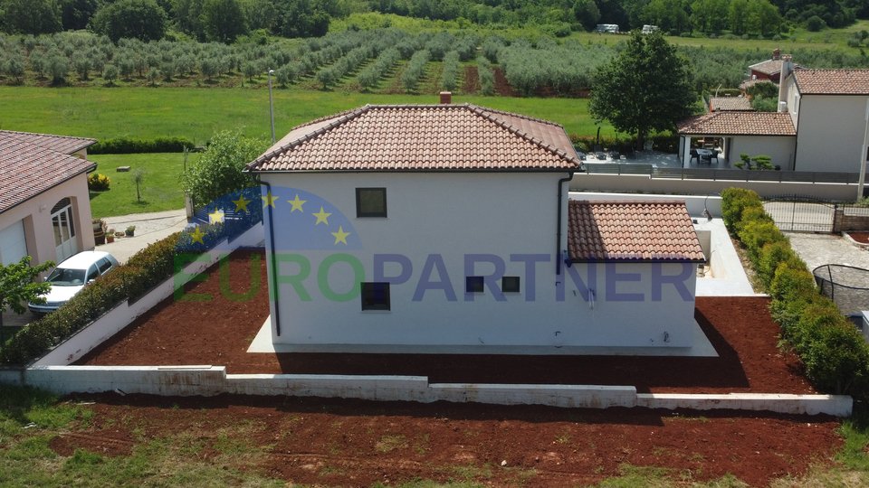 Villa con piscina, di nuova costruzione, vicino a Parenzo