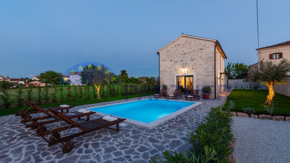 Villa in pietra con piscina, zona Parenzo