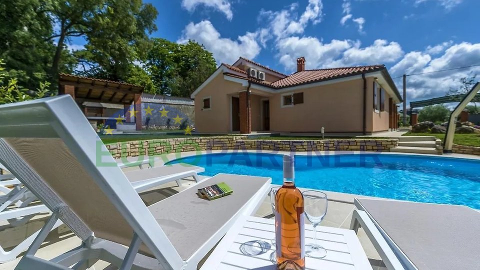 Schönes Bungalow mit Pool, in der Nähe von Poreč, Istrien