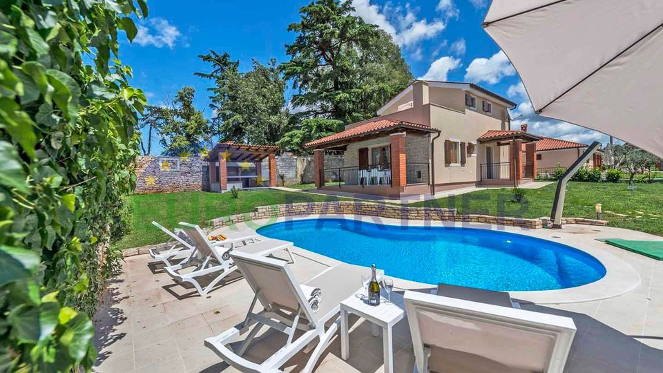 Villa mit Pool in einem ruhigen Dorf, in der Nähe von Poreč, Istrien