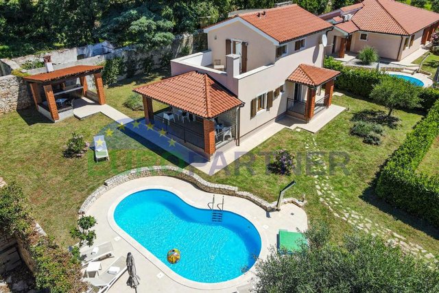 Villa mit Pool in einem ruhigen Dorf, in der Nähe von Poreč, Istrien