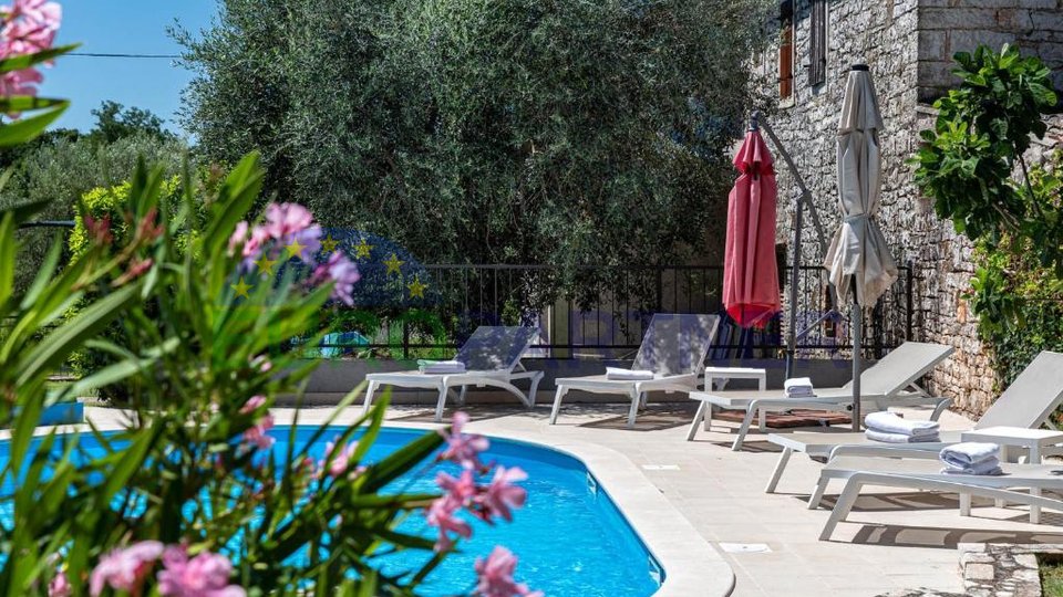 Villa con piscina in un tranquillo villaggio, vicino a Parenzo, in Istria