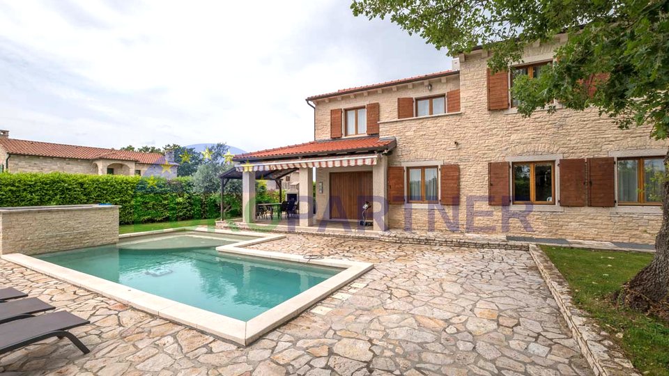 AGENCY EXCLUSIVE - New stone villa with swimming pool surrounded by nature, Višnjan