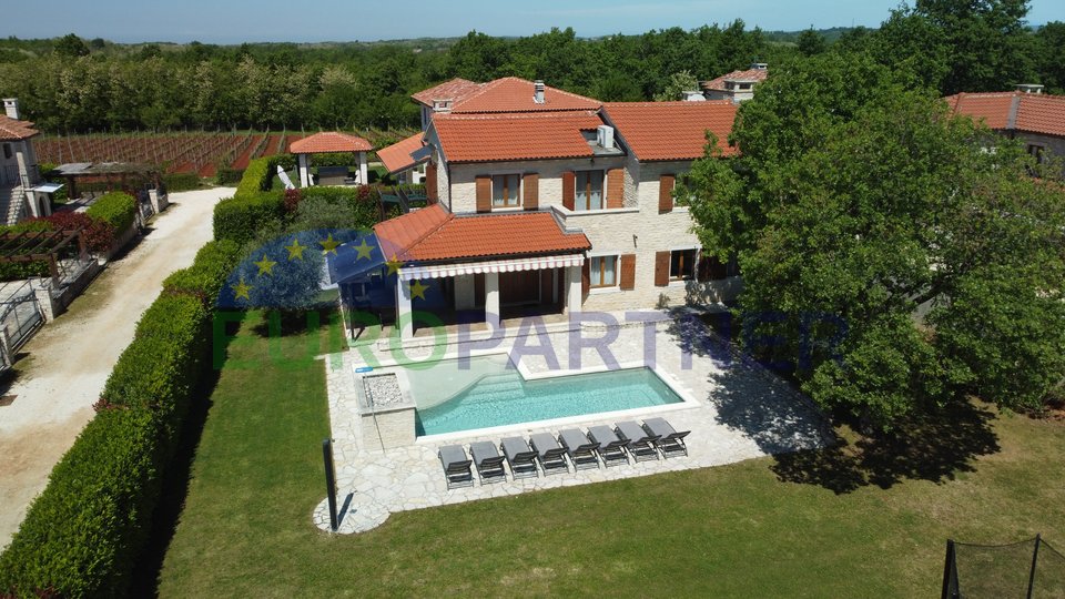 AGENCY EXCLUSIVE - New stone villa with swimming pool surrounded by nature, Višnjan