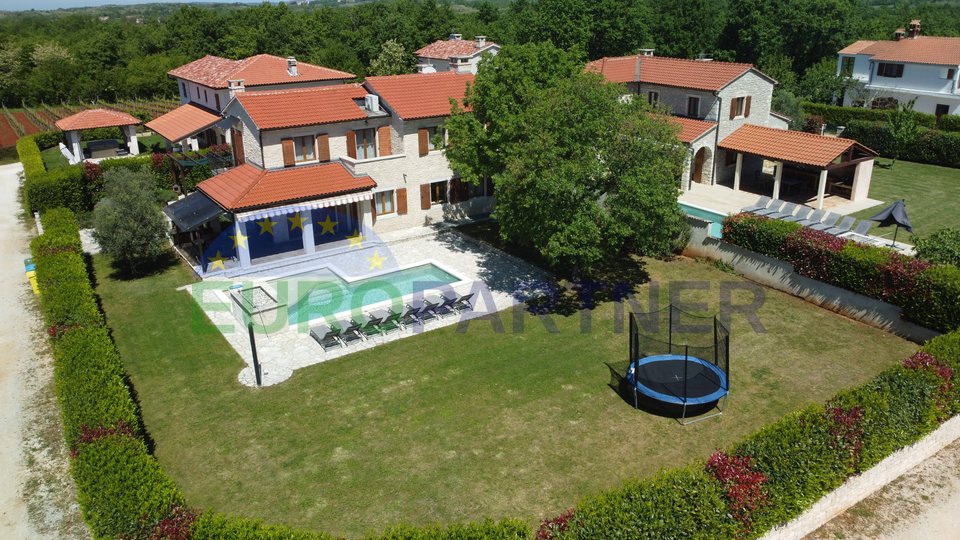 AGENCY EXCLUSIVE - New stone villa with swimming pool surrounded by nature, Višnjan