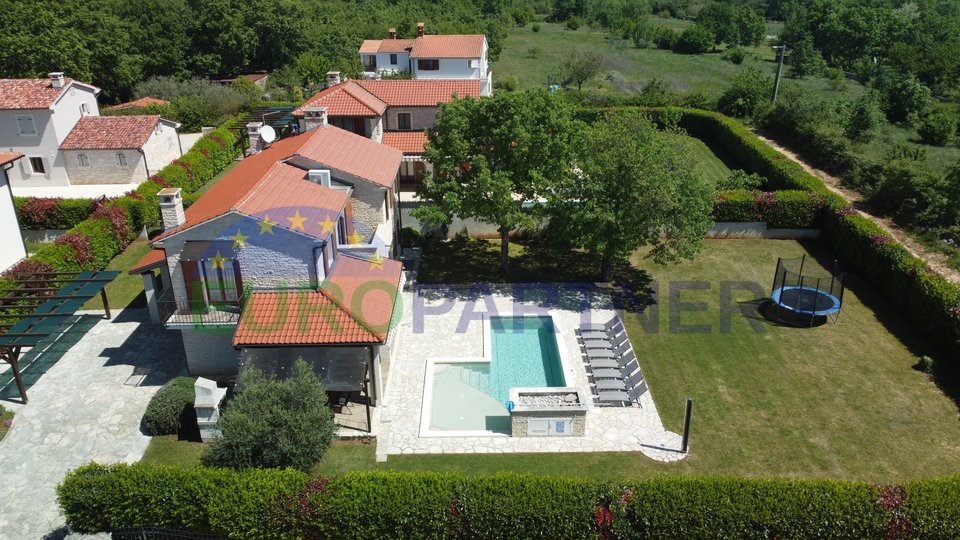 AGENCY EXCLUSIVE - New stone villa with swimming pool surrounded by nature, Višnjan