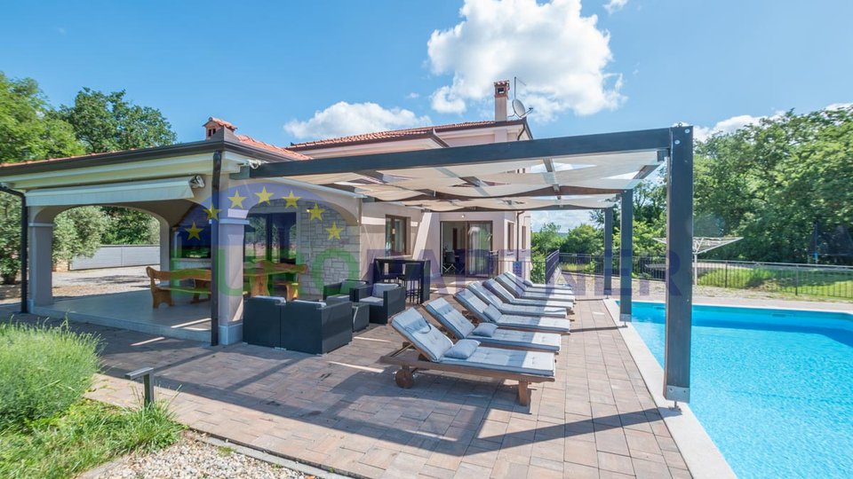 Istria, Rovigno, bella casa con piscina e ampio giardino