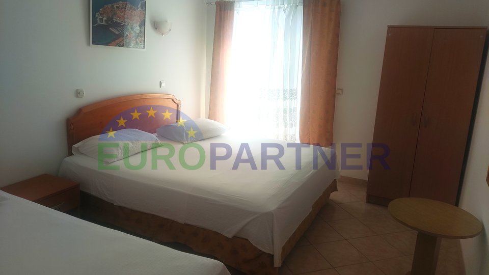 Apartmanska kuća sa prekrasnim pogledom, 200 m od mora